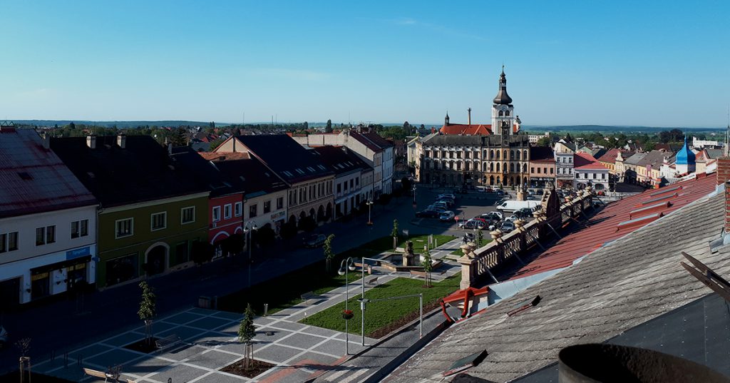 Výhled na Hořice v Podkrkonoší ze střechy